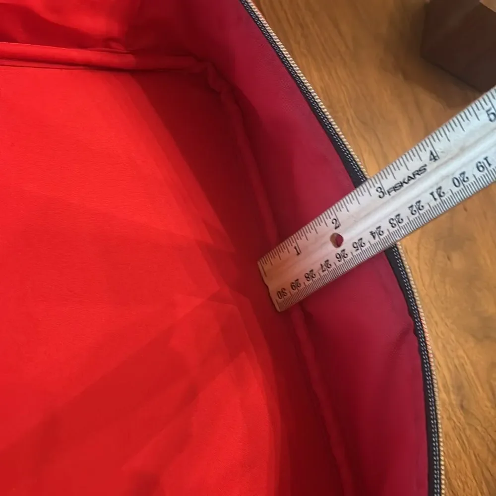 NWOT Esteé Lauder Beauty Essentials Case
